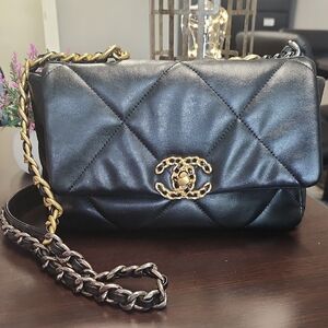 Source Unknown Black Quilted Crossbody Bag with Gold Chain